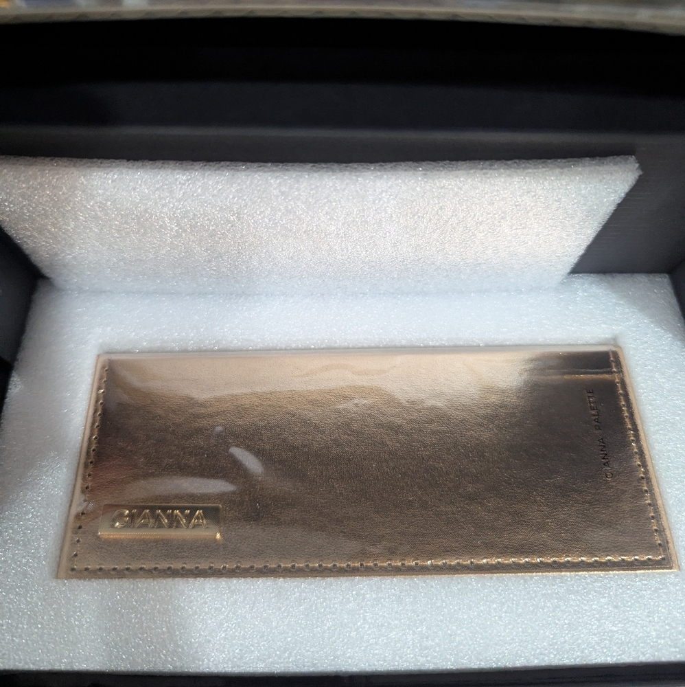 Adept Cosmetics Gianna Contour and Highlighter Palette